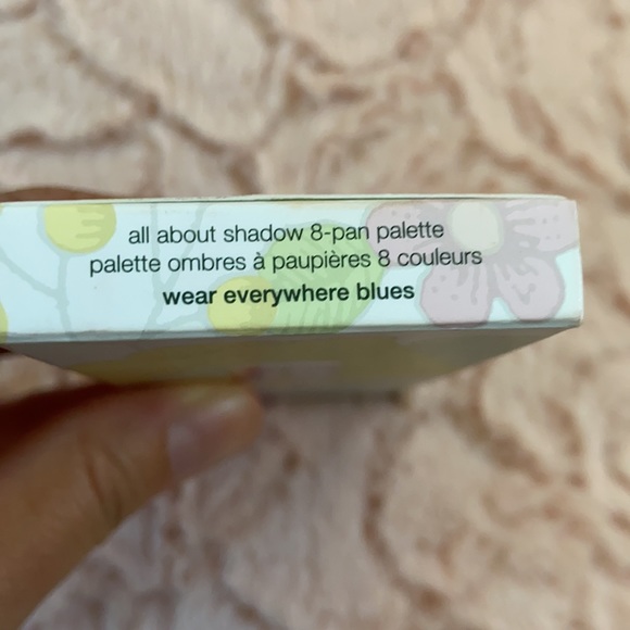 Clinique all about shadow 8-pan mirrored palette - Picture 3 of 8